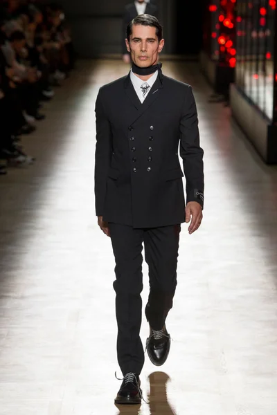 Look 1